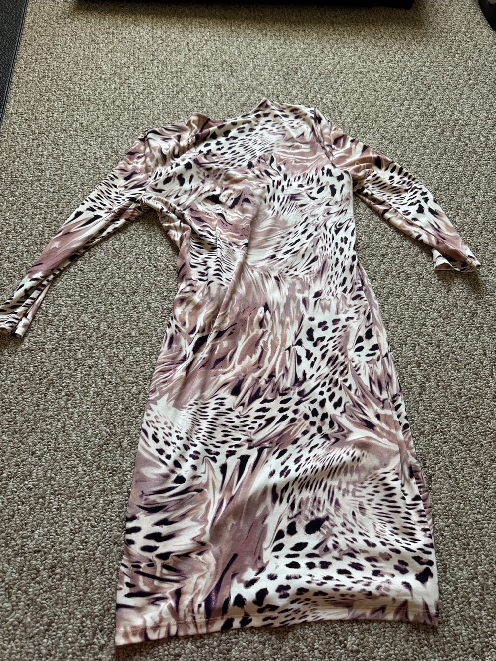 Jennifer Lopez Long Sleeve Wrap Dress in Blush and Black Animal Print - Picture 5 of 5